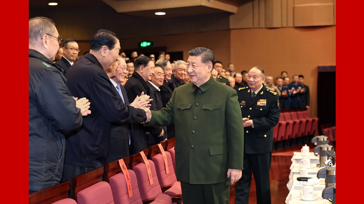 中央军委举行慰问驻京部队老干部迎新春文艺演出  习近平向全军老同志祝贺新春